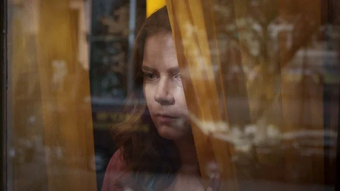 the_woman_in_the_window_-_publicity_still_-_h_2019_ the_woman_in_the_window_-_publicity_still_-_h_2019_